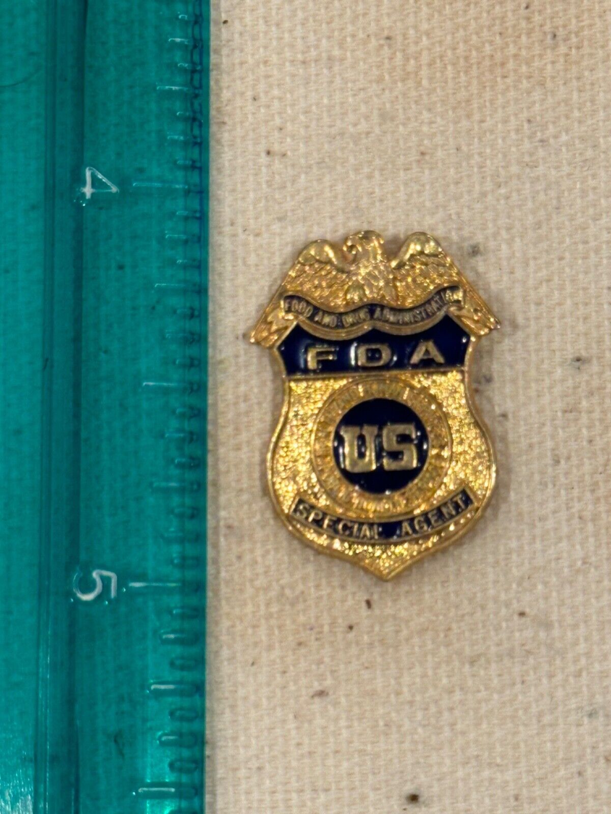 REAL AND RARE FOOD AND DRUG ADMINISTRATION FDA SPECIAL AGENT BADGE PIN