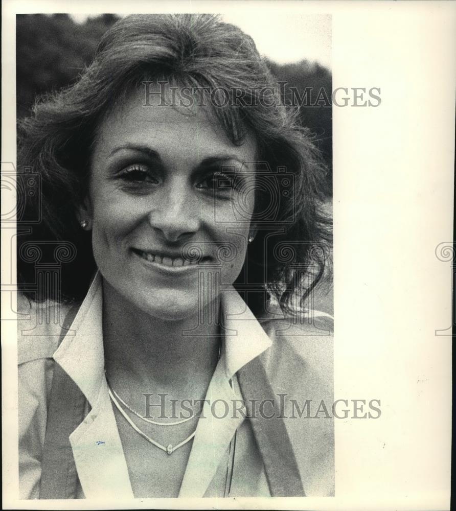 1988 Press Photo Mary Basta, Of The Chocolate Swan - mja45303