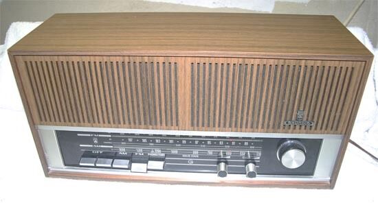 Vintage Grundig RF 121 U / RF 121U solid state AM/FM Radio Super Clean Local P/U