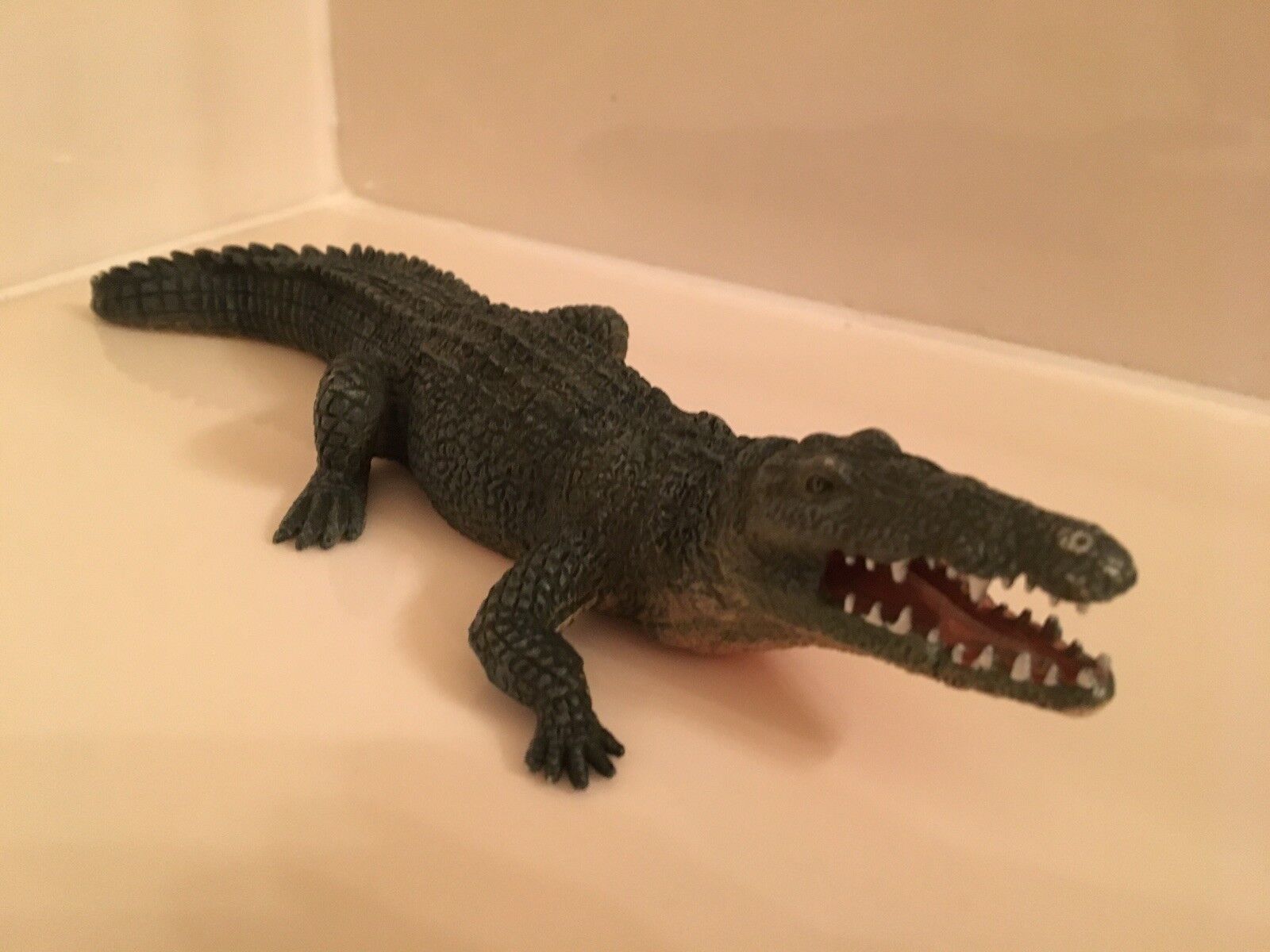 Mojo Animal Alligator Crocodile Croc Reptile Figure 8\