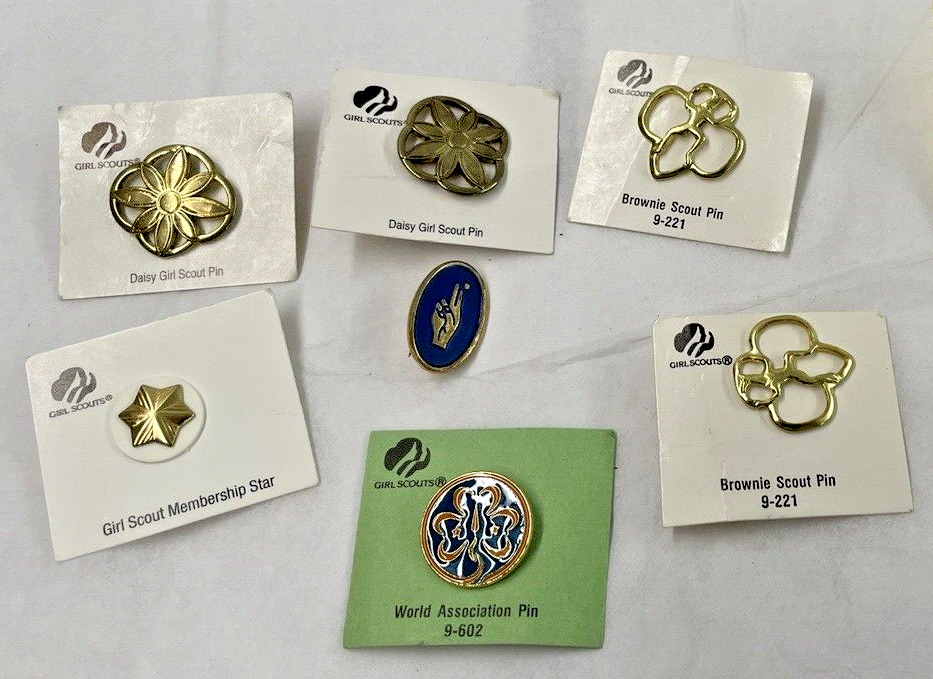 Vintage Girls Scouts Brownie Daisy Honor Membership World Association Pin Lot