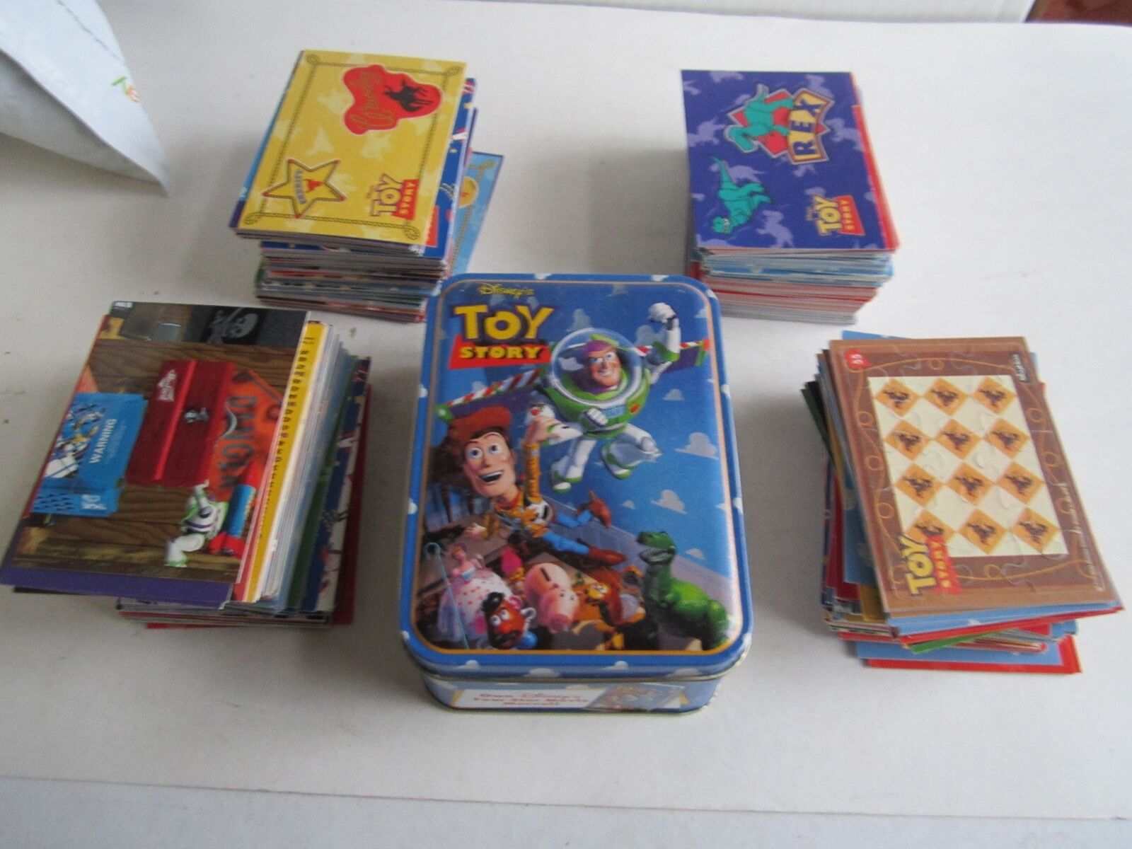 TOY STORY TRADING CARDS - VERY LARGE COLLECTION - UNSEARCHED - TUB AMA