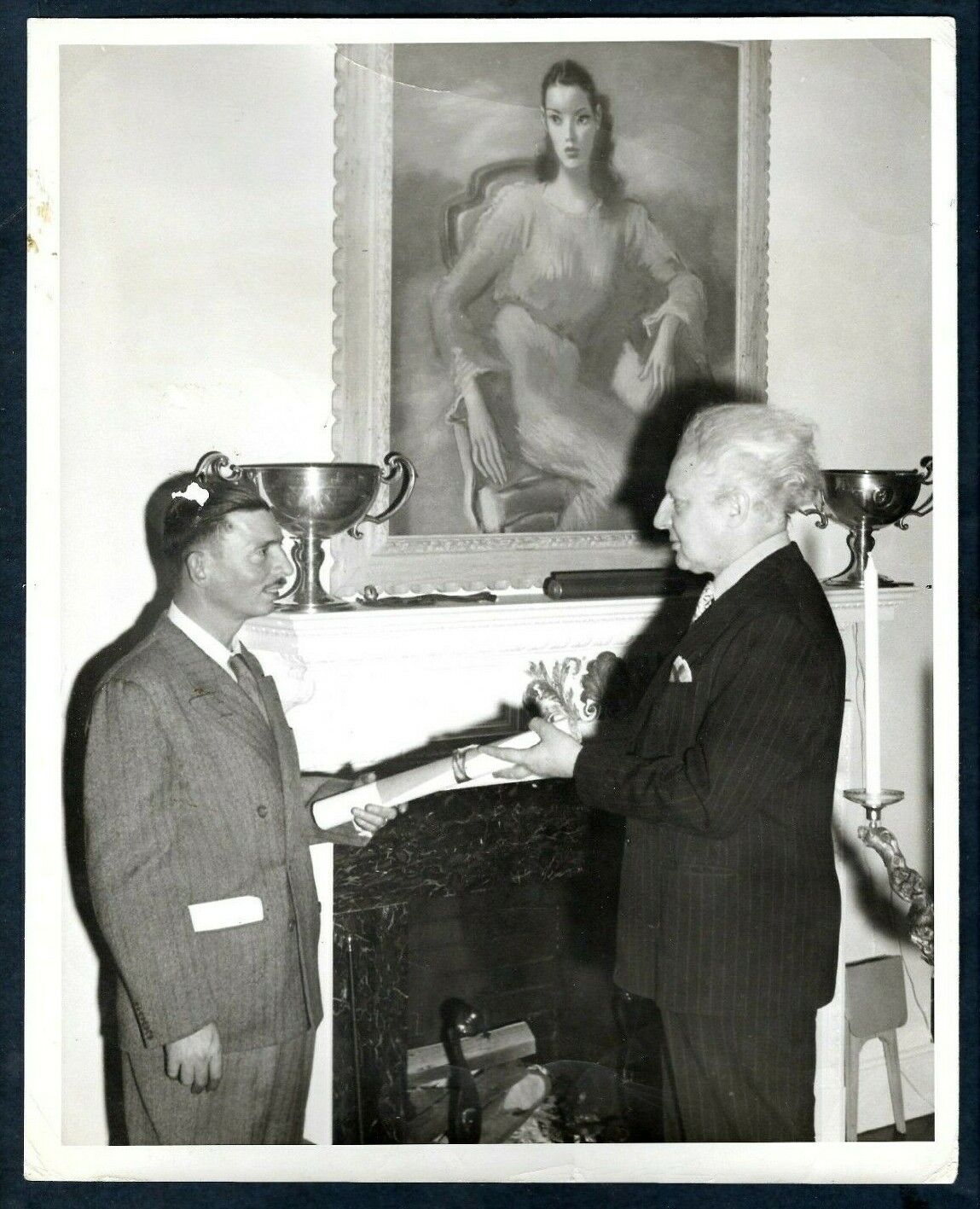 SYMPHONY ORCHESTRA CONDUCTOR LEOPOLD STOKOWSKI RECEIVES PRIZE 1950s Photo Y 196