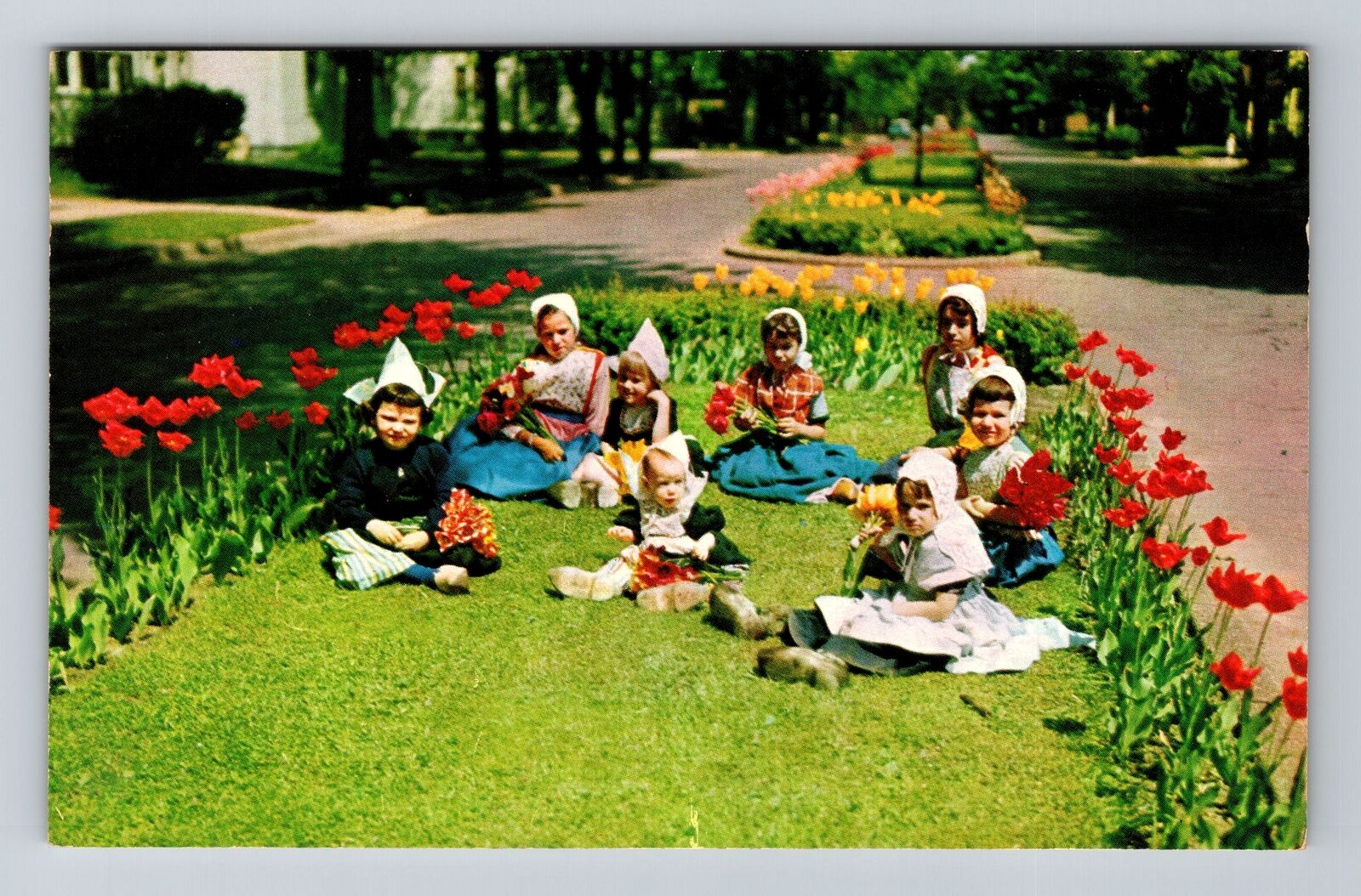 Holland MI-Michigan, Tulip Lanes Along Washington Boulevard, Vintage Postcard