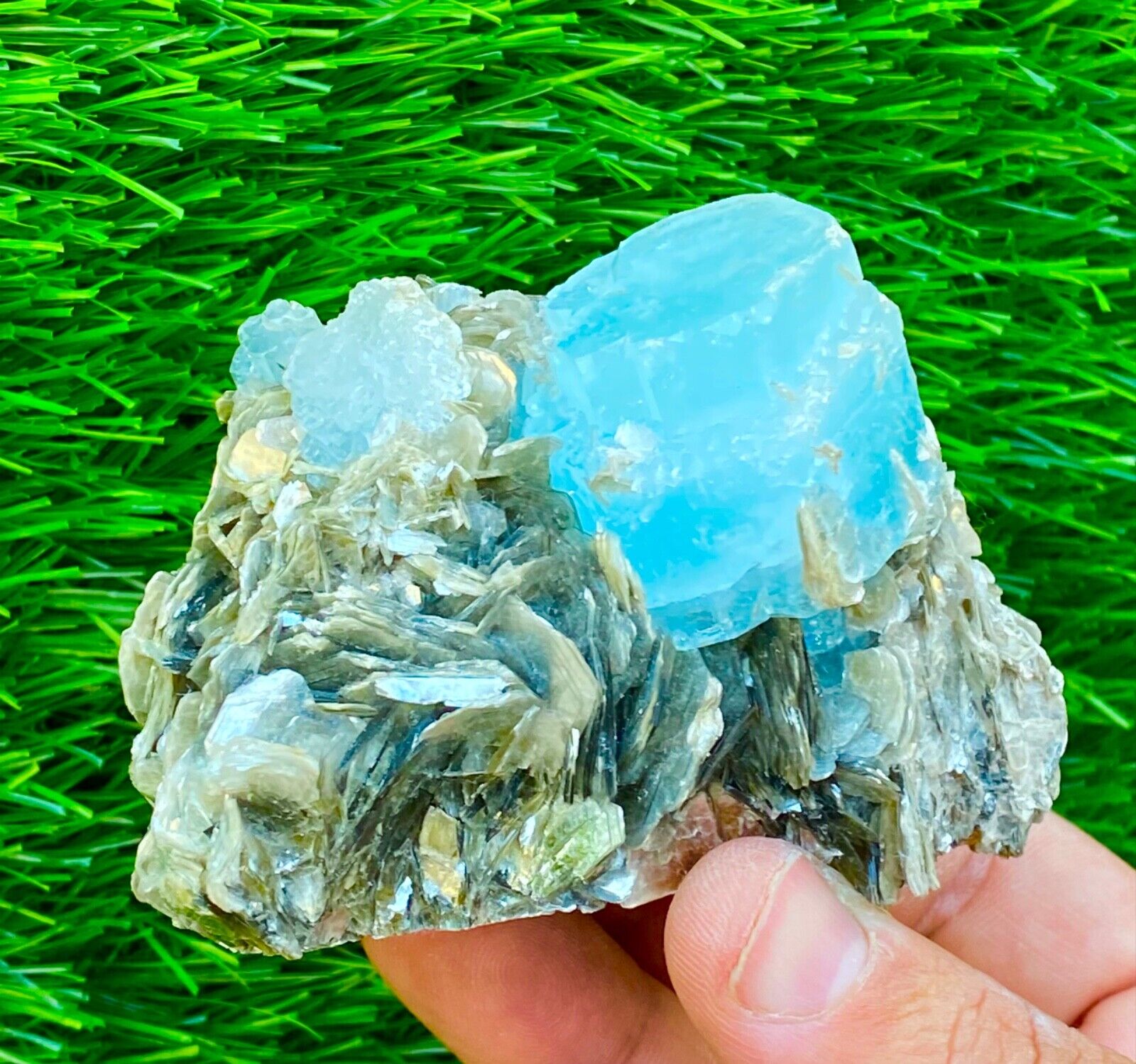 Wow 1375 Carats Huge Well Terminated Blue Color Aquamarine with Muscovite Combin