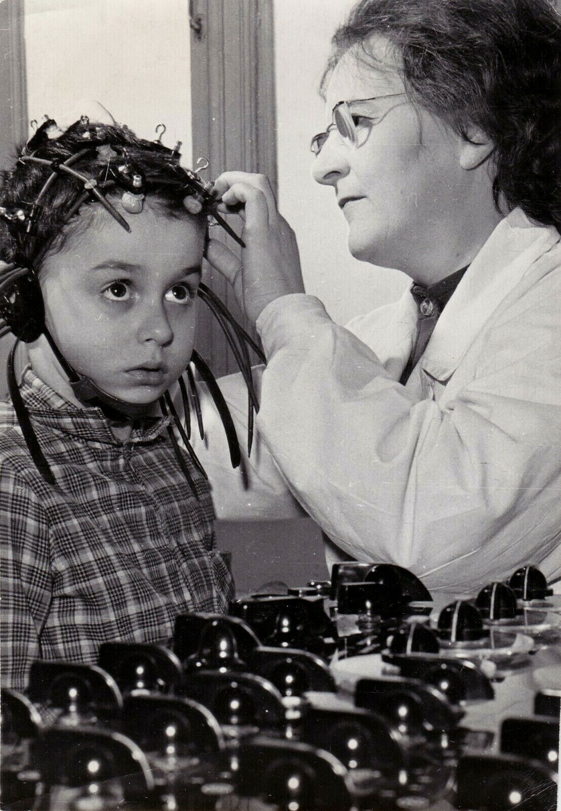 1970 Electroencephalogram brain experiments boy doctor neurons odd Russian photo