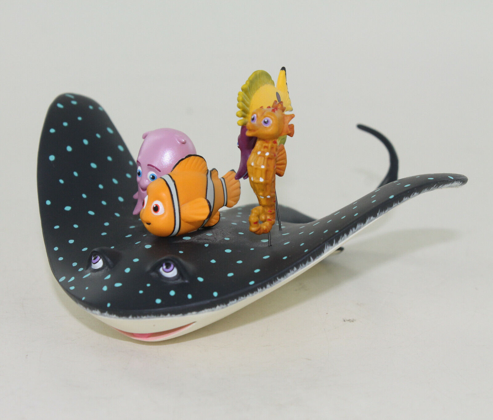 2009 Disney Pixar & Hallmark Finding Nemo Ornament - Learning with Mr. Ray