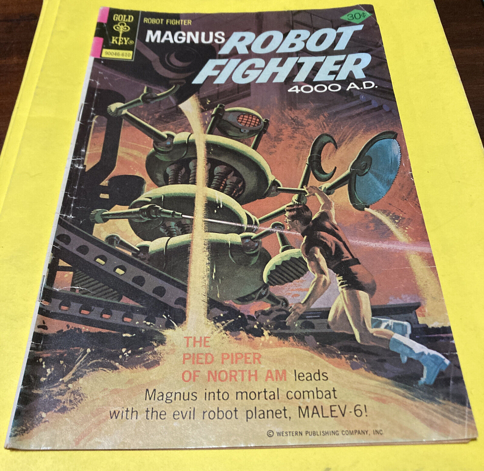 Magnus Robot Fighter 4000 AD #24 Gold Key Comics