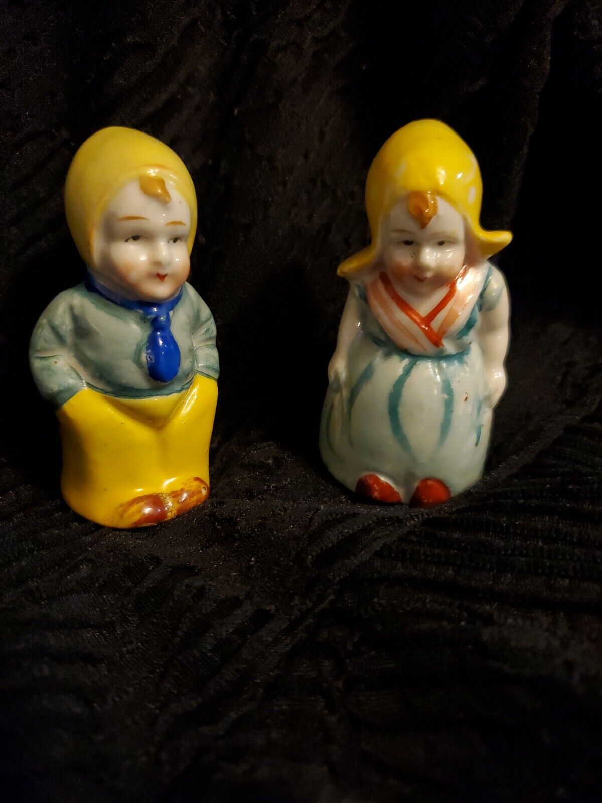 Vintage Dutch Boy And Girl Ceramic Salt And Pepper Shakers Set  