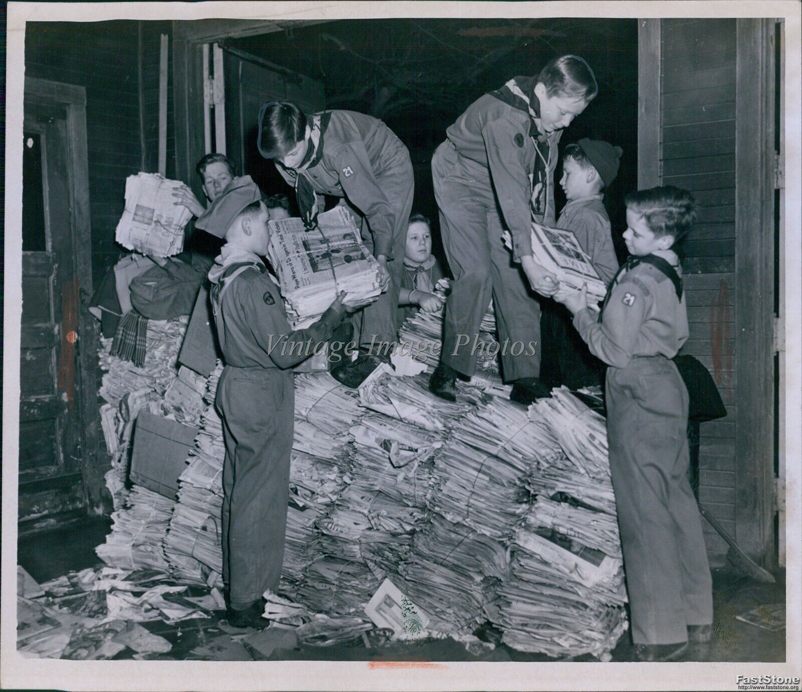 1945 Cleveland Boy Scouts Collect Waste Paper For War Efforts Children Photo 6X8