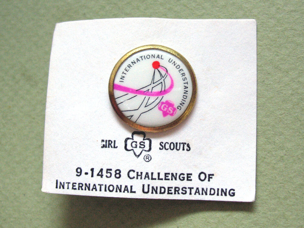 INTERNATIONAL UNDERSTANDING 1972 Sr. Girl Scout Challenge NEW Pin COLLECTOR