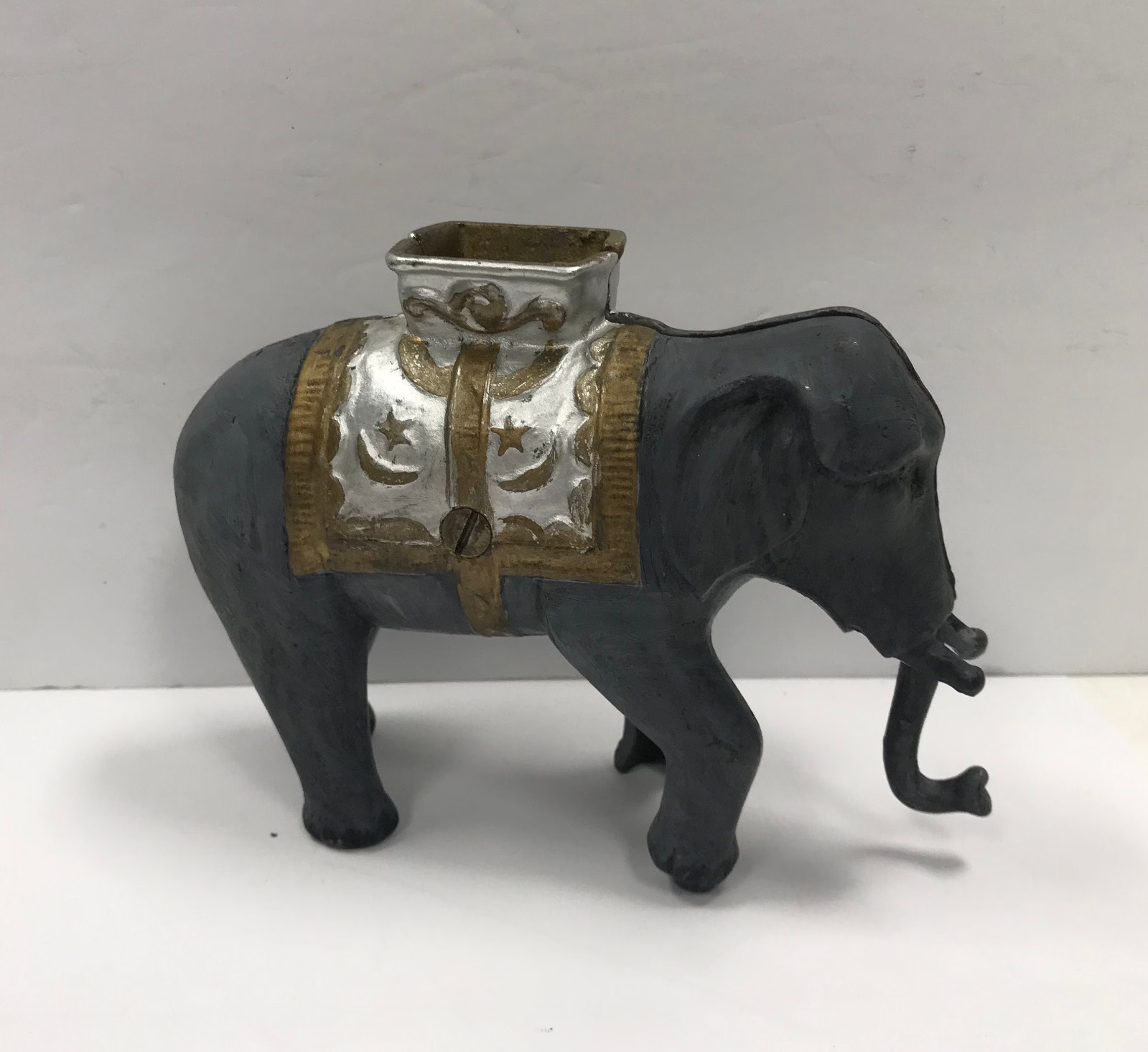 Vintage Estate Cast Iron Circus Elephant Moving Coin Bank 6\