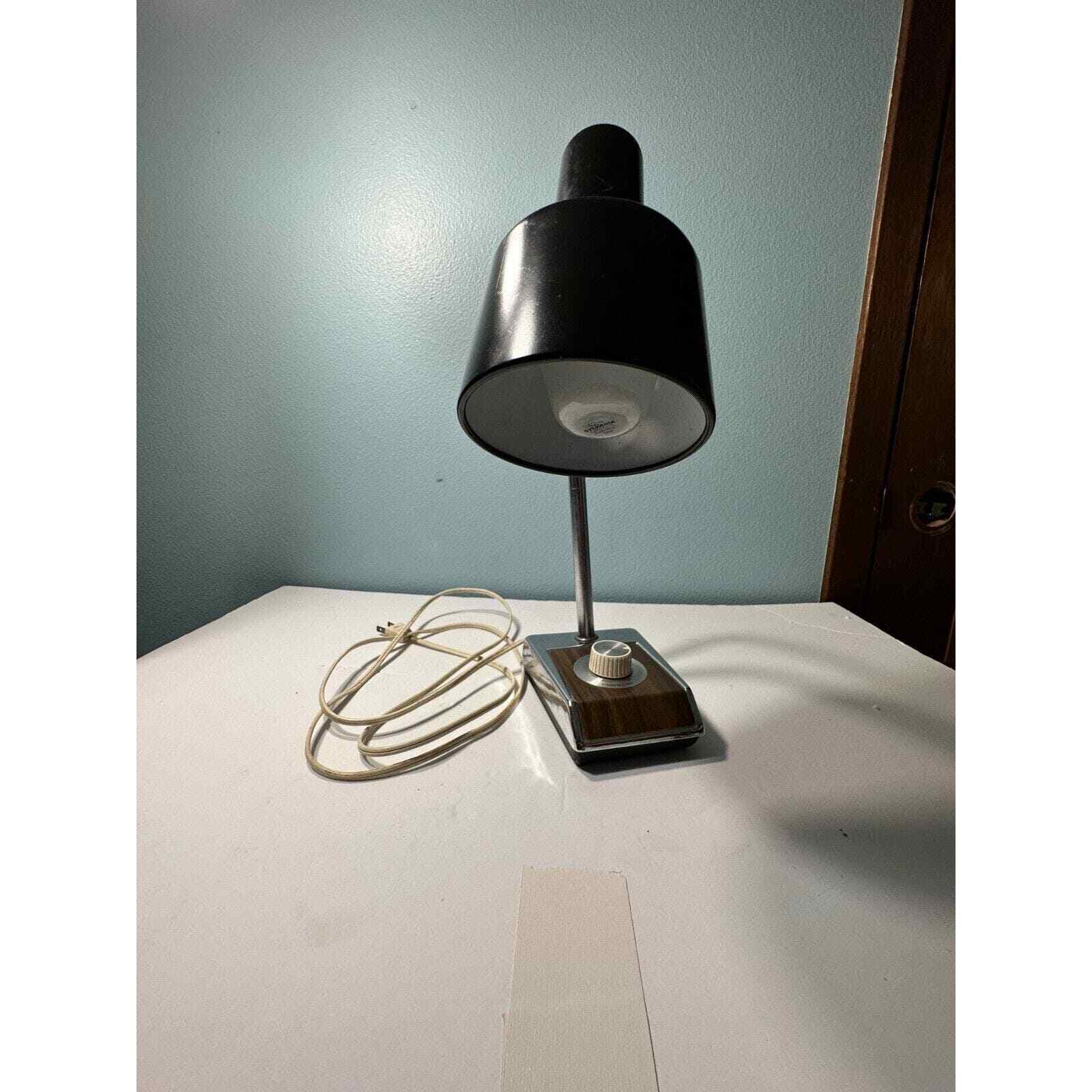 UNDERWRITERS FLEXIBLE NECK PORTABLE LAMP Chrome & Black Model Vintage