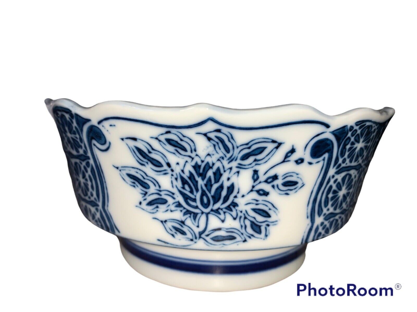 Vintage Japanese Blue & White Porcelain Scalloped Rim Bowl, Signed READ