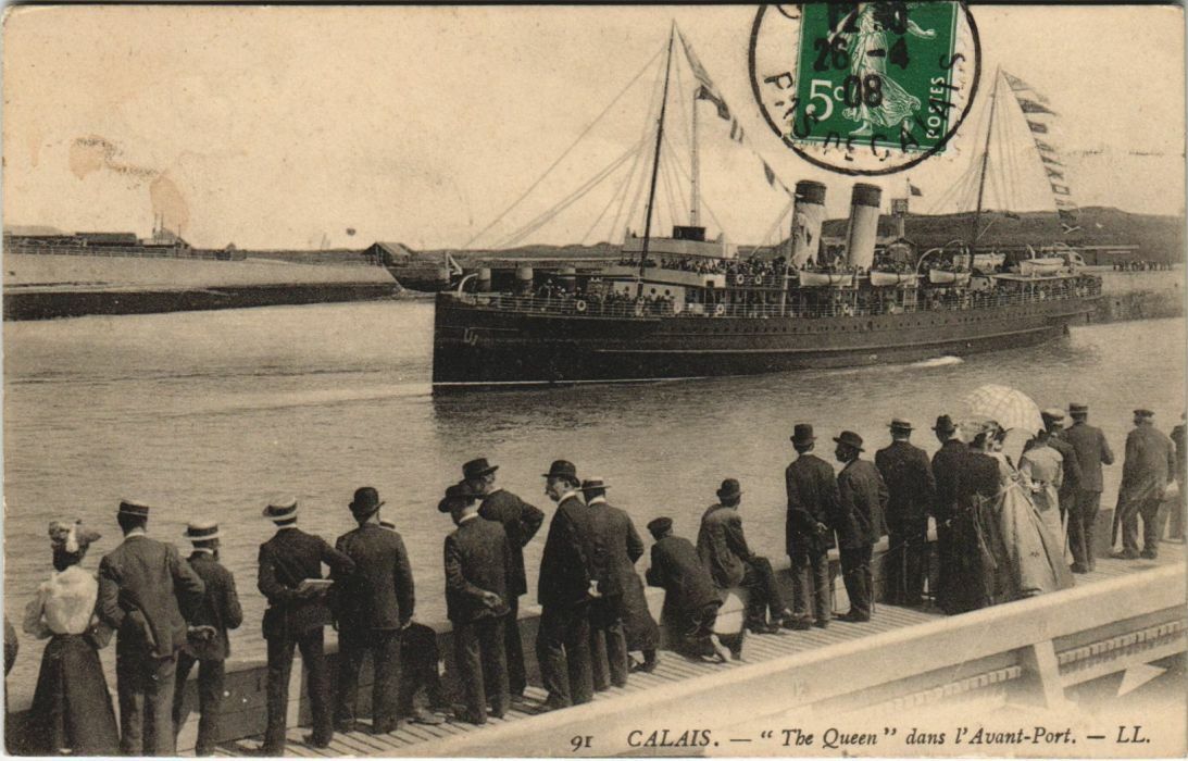 CPA AK Calais - The Queen in the Front Port SHIPS (1203193)