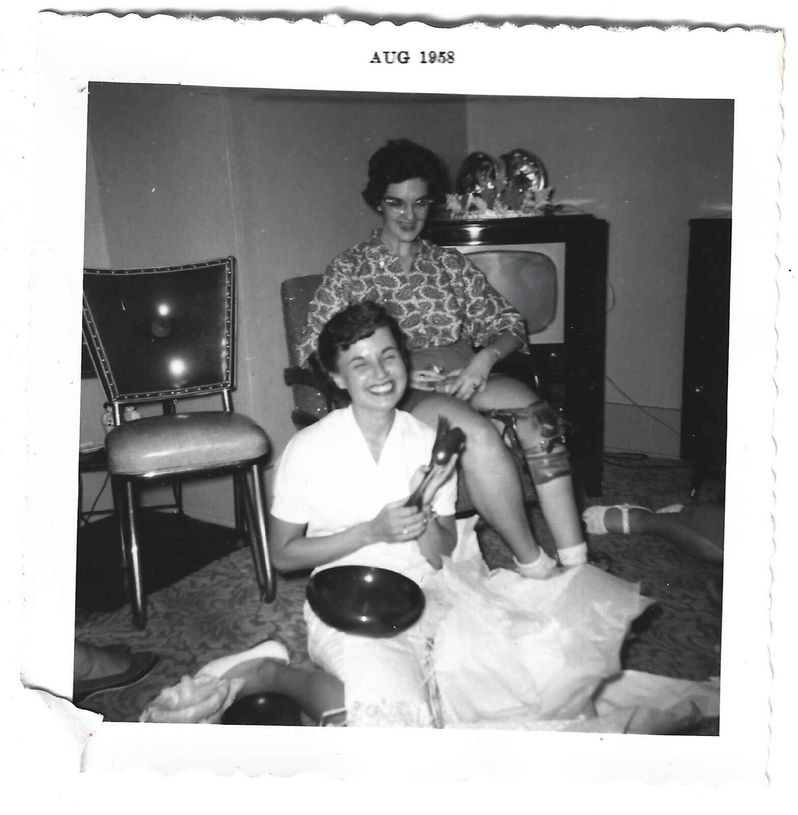 Vintage Photo Pretty Girl on Floor Gift TV Knee Brace Prosthetic ? Lesbian Int