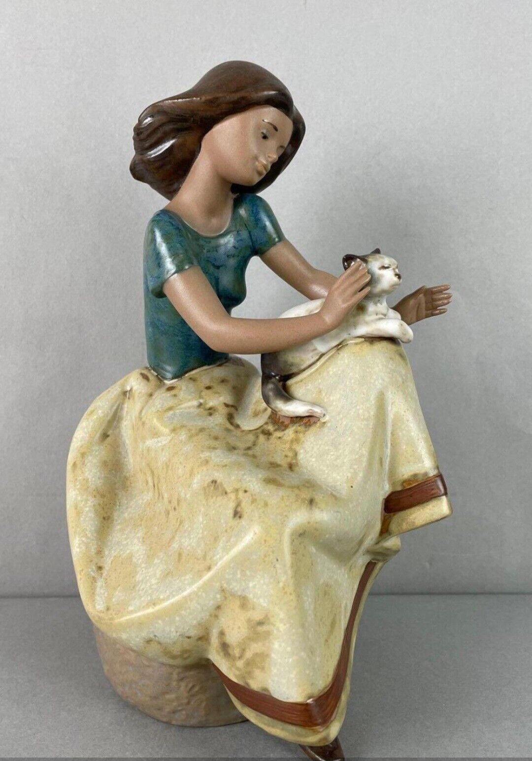 Lladro #2169 Repose (Girl w/Cat) in GRES Finish ~ MINT Condition