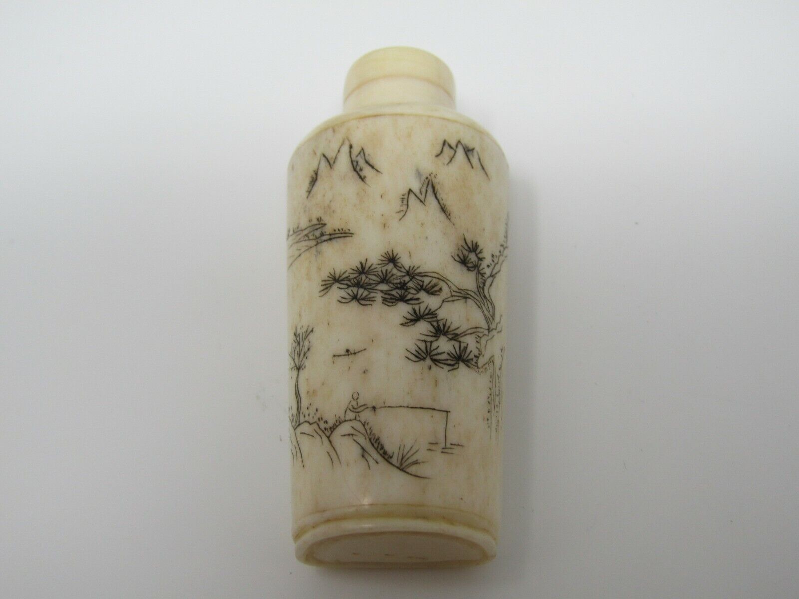 Vintage Chinese Snuff Bottle: Beautiful Mountain Scene Nice Material & Quality