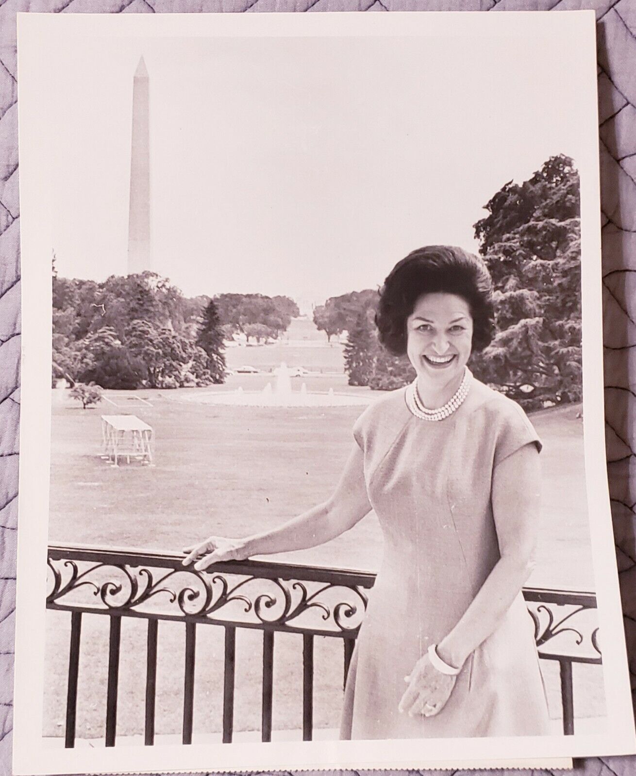 1966 ABC Press Photo Lady Bird Johnson South Lawn White House