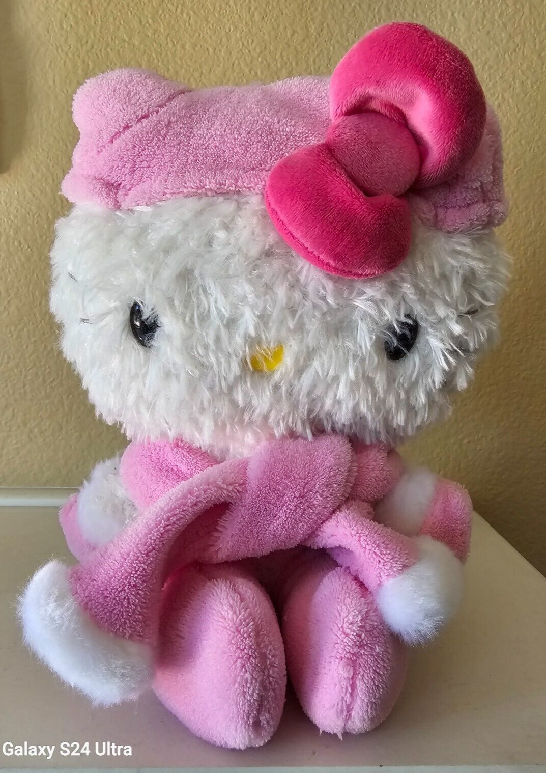 NEW RARE Sanrio Hello Kitty 2009 Plush with Removable Hat-Socks & Scarf NWT
