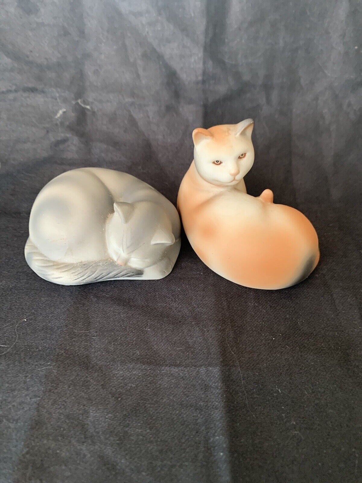 Lot Of 2 Vtg Avon Porcelain  Kittens Kitty Cat Lover Sitting & Sleeping Figurine