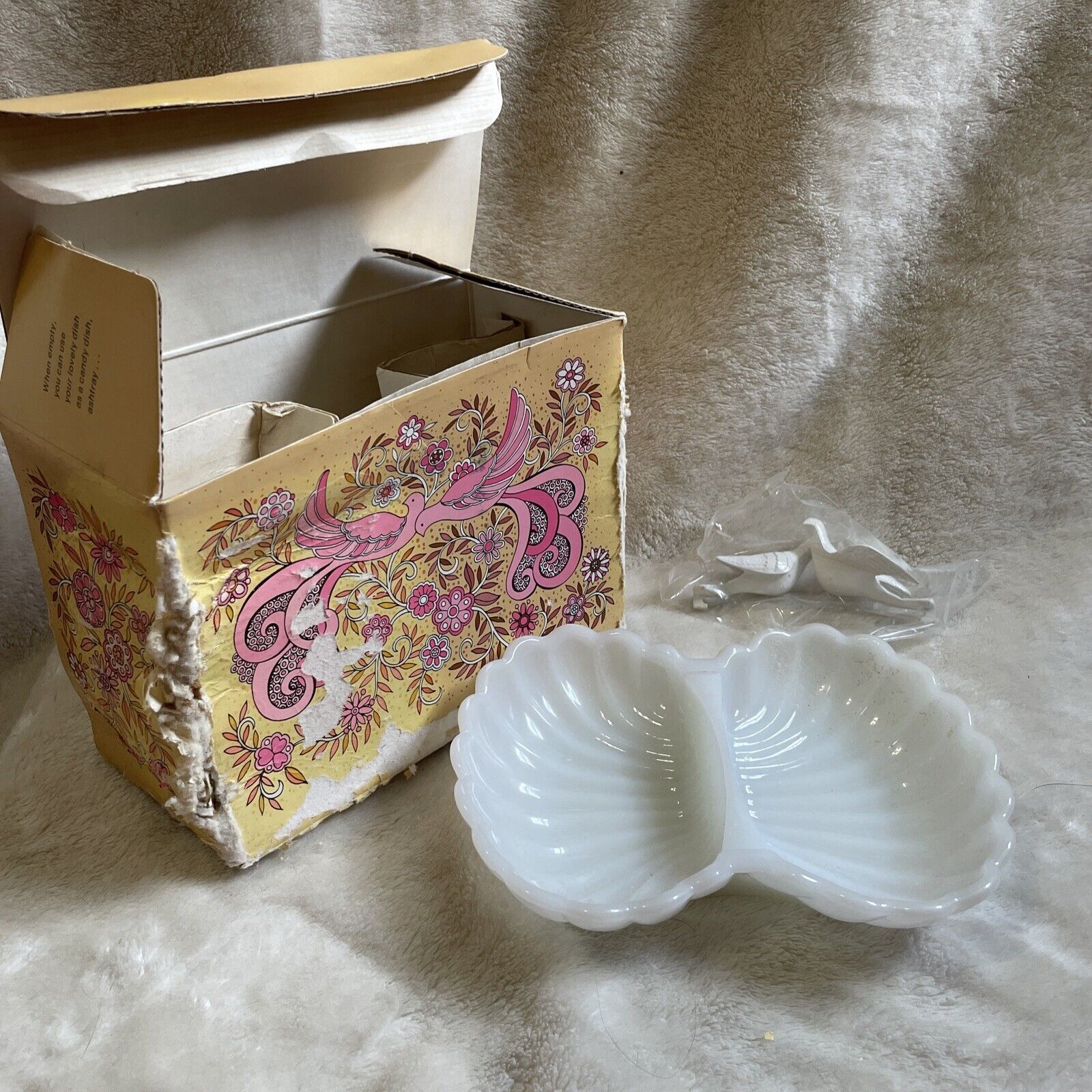 Vintage Avon Lovebirds DovesMilk Glass Soap Dish Rare W/ Original Box