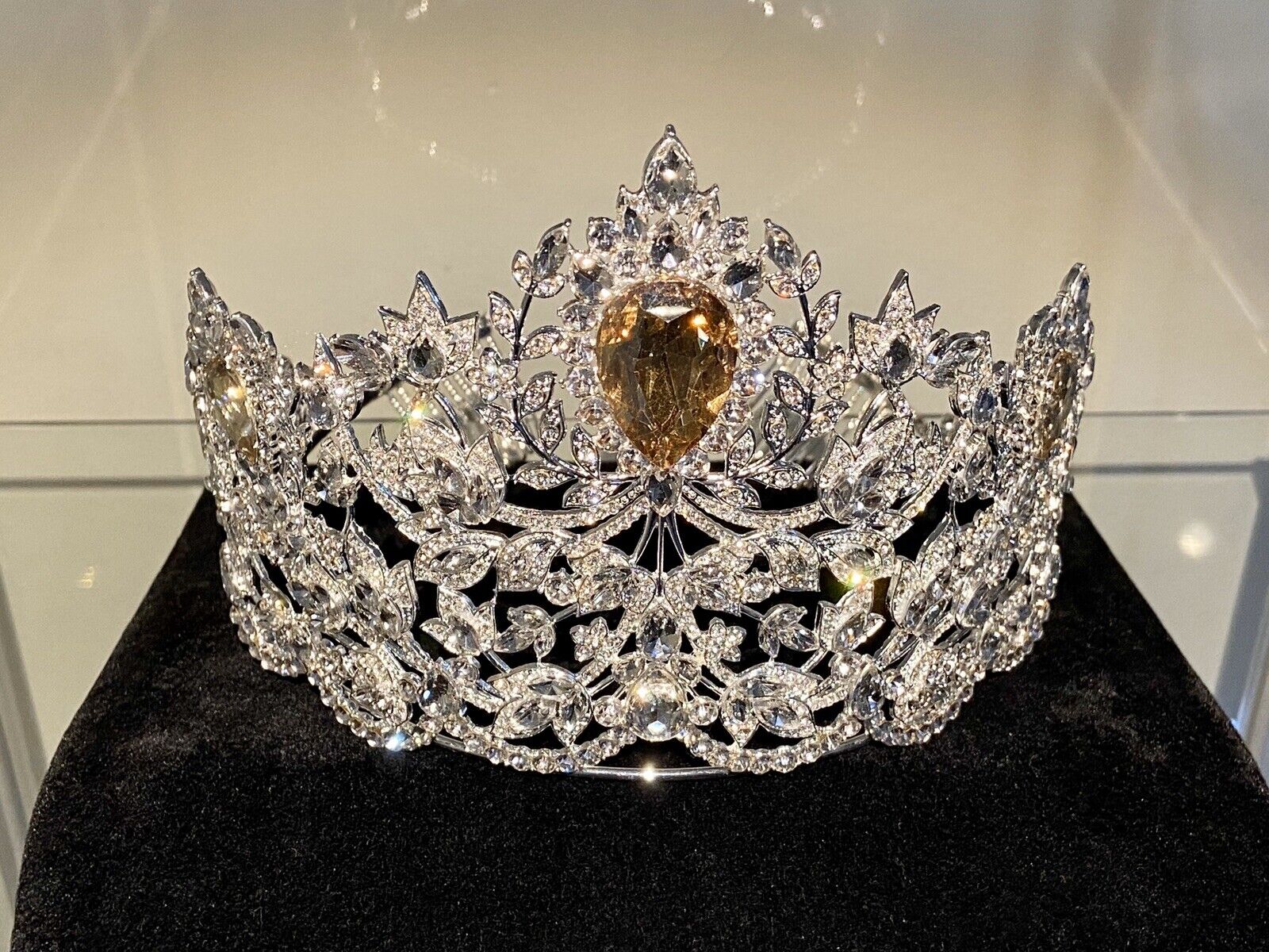 MISS UNIVERSE CROWN MOUAWAD