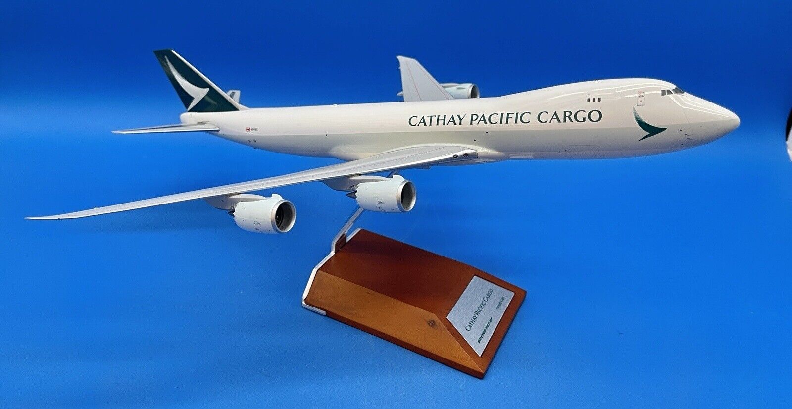 JC Wings Cathay Pacific Cargo Boeing 747-8F  1:200