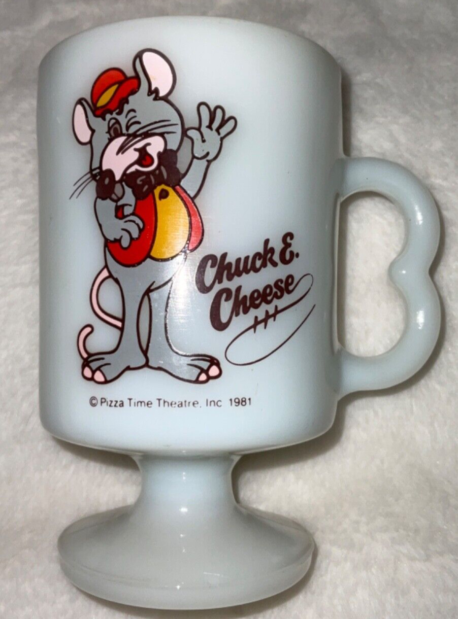 Vintage 1981 Chuck E. Cheese Pedestal Prize Mug Pizza Time White Milk Glass KN
