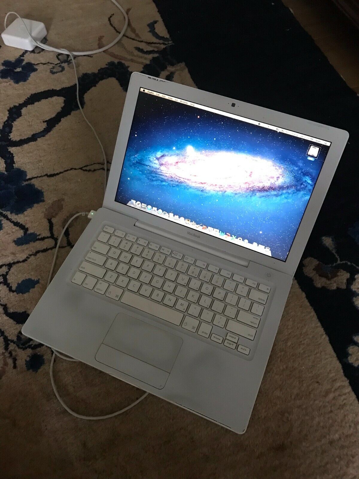 Apple MacBook A1181 13'' 2.0-2.13GHz / 320GB HDD / 2GB RAM 