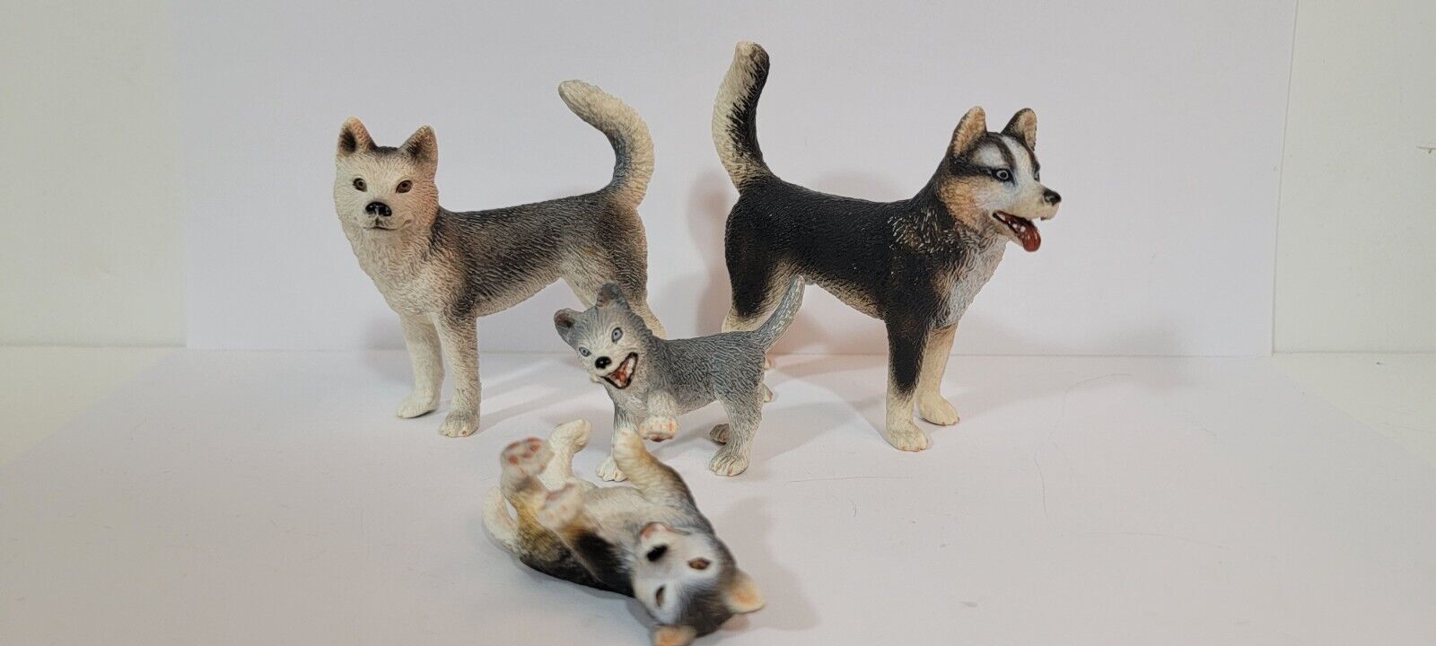 SCHLEICH 4 HUSKY DOG FAMILY Male Female Puppies Retired 16371 16372 16373 16374