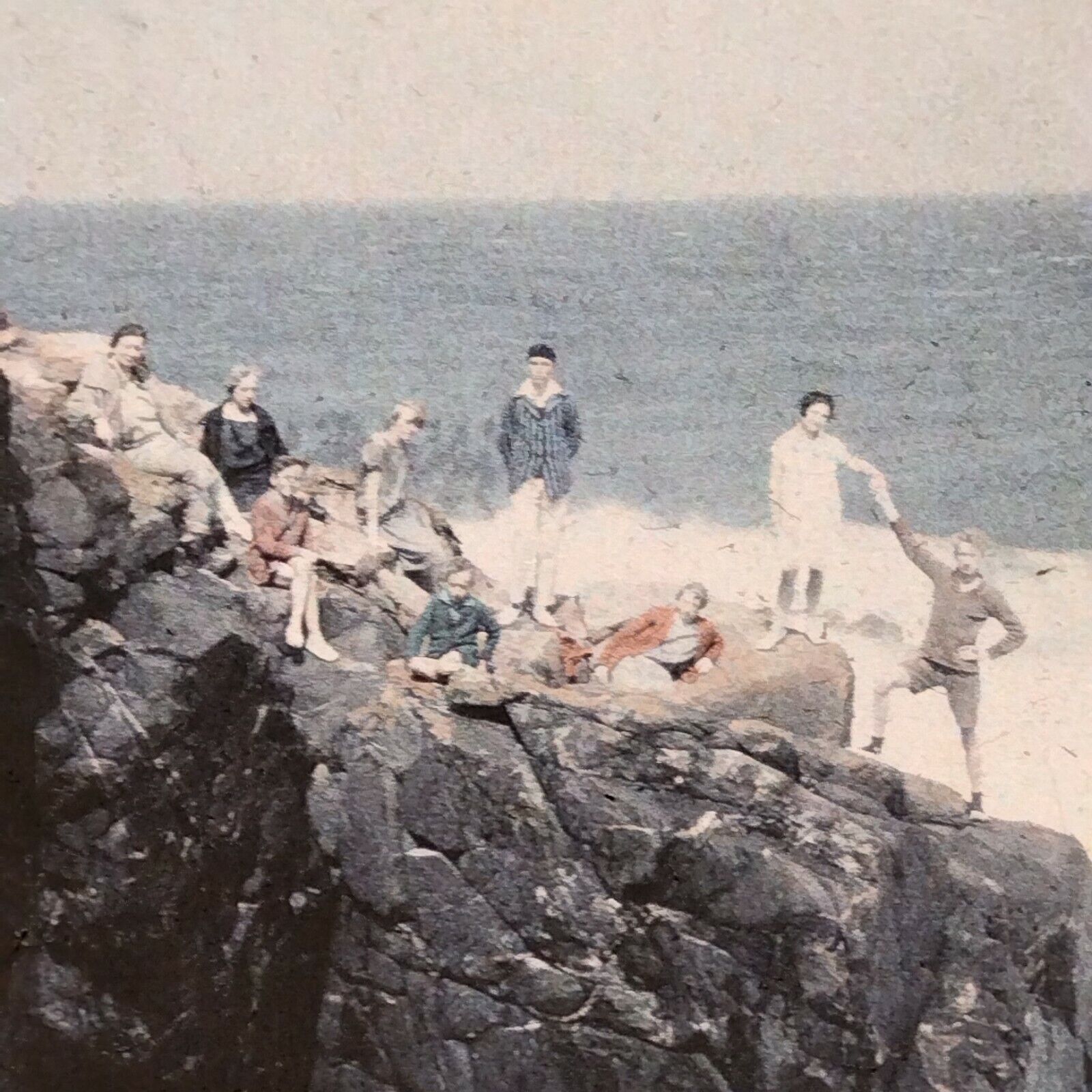 Walk by the sea on the rocks autochrome lumiere stereo photo 6x13cm