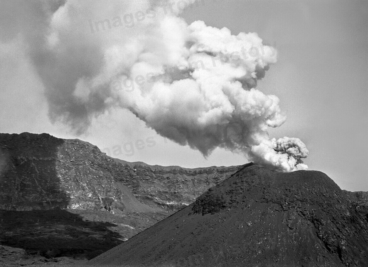 8x10 Print Historic Mount Vesuvius During 1944 Eruption #5400197