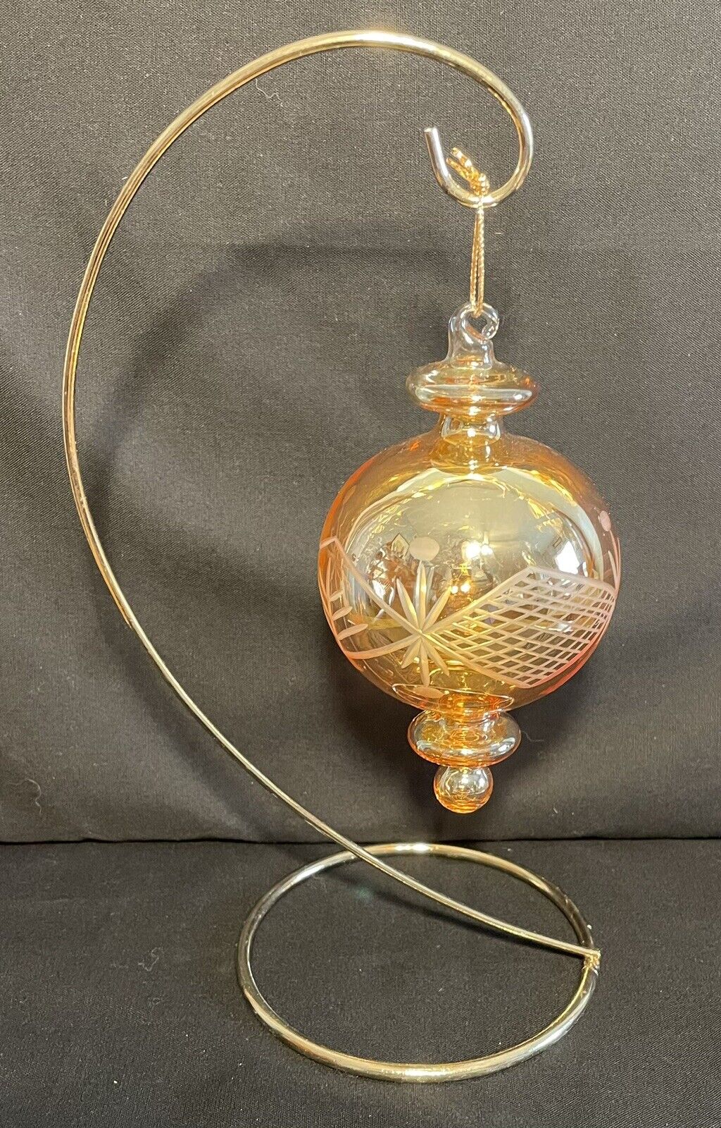 Vintage Collector\'s Etched Hand Blown Glass Ornament With Stand & Original Box 