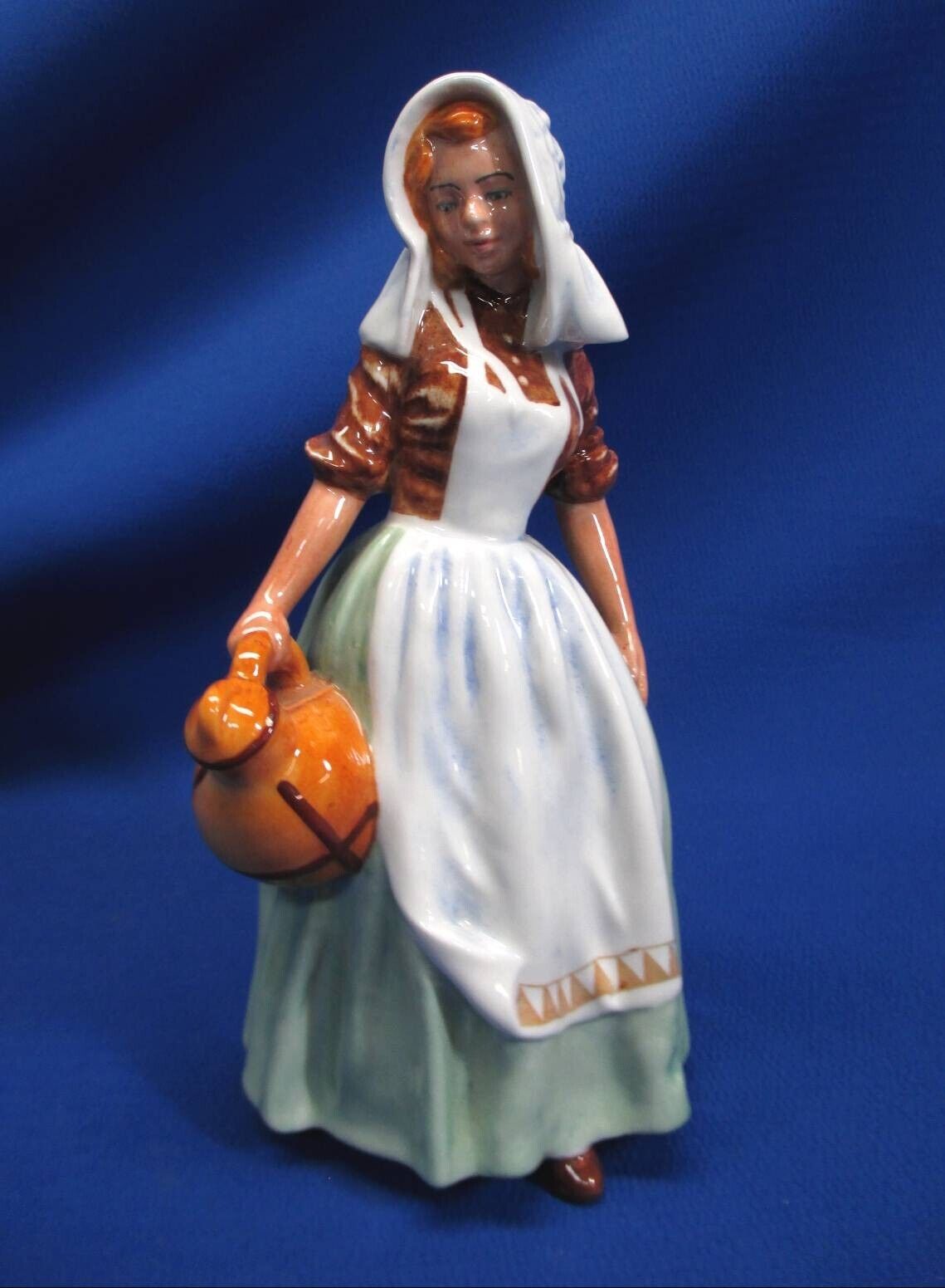 ROYAL DOULTON THE MILKMAID FIGURINE HN 2057 DATED 1949
