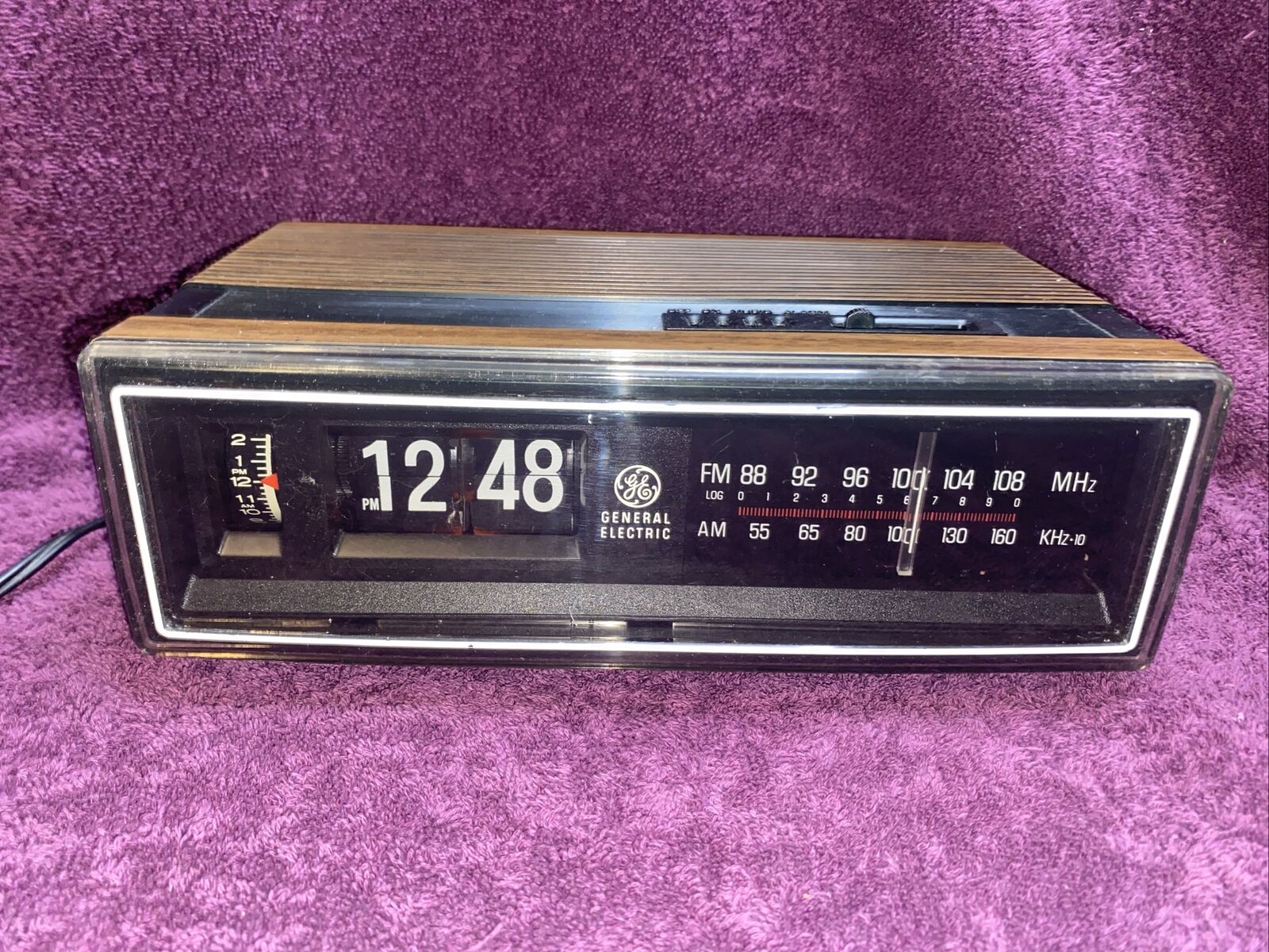 Vintage 1984 General Electric Flip Clock Radio Alarm Clock 7-4305F WORKING