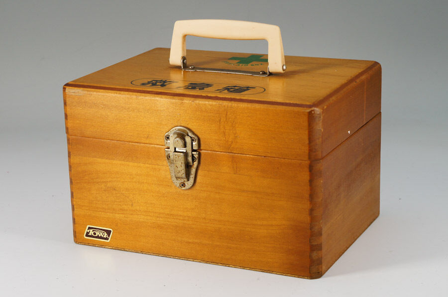Japan KYUKYU-BAKO First Aid Box Wood SHOWA Vintage  604k11