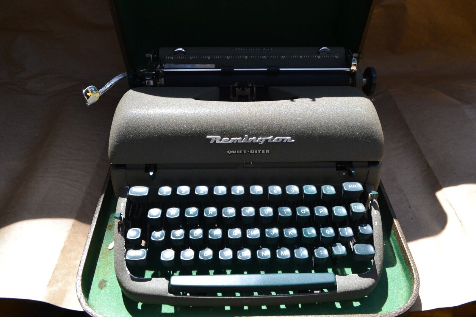 Vintage Remington Quiet-Riter Typewriter Green Keys Miracle Tab + Case