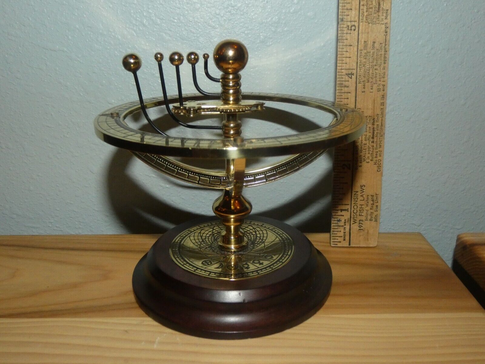 Franklin Mint Orrery Classic Solar System Brass Metal on Wood Base Rare