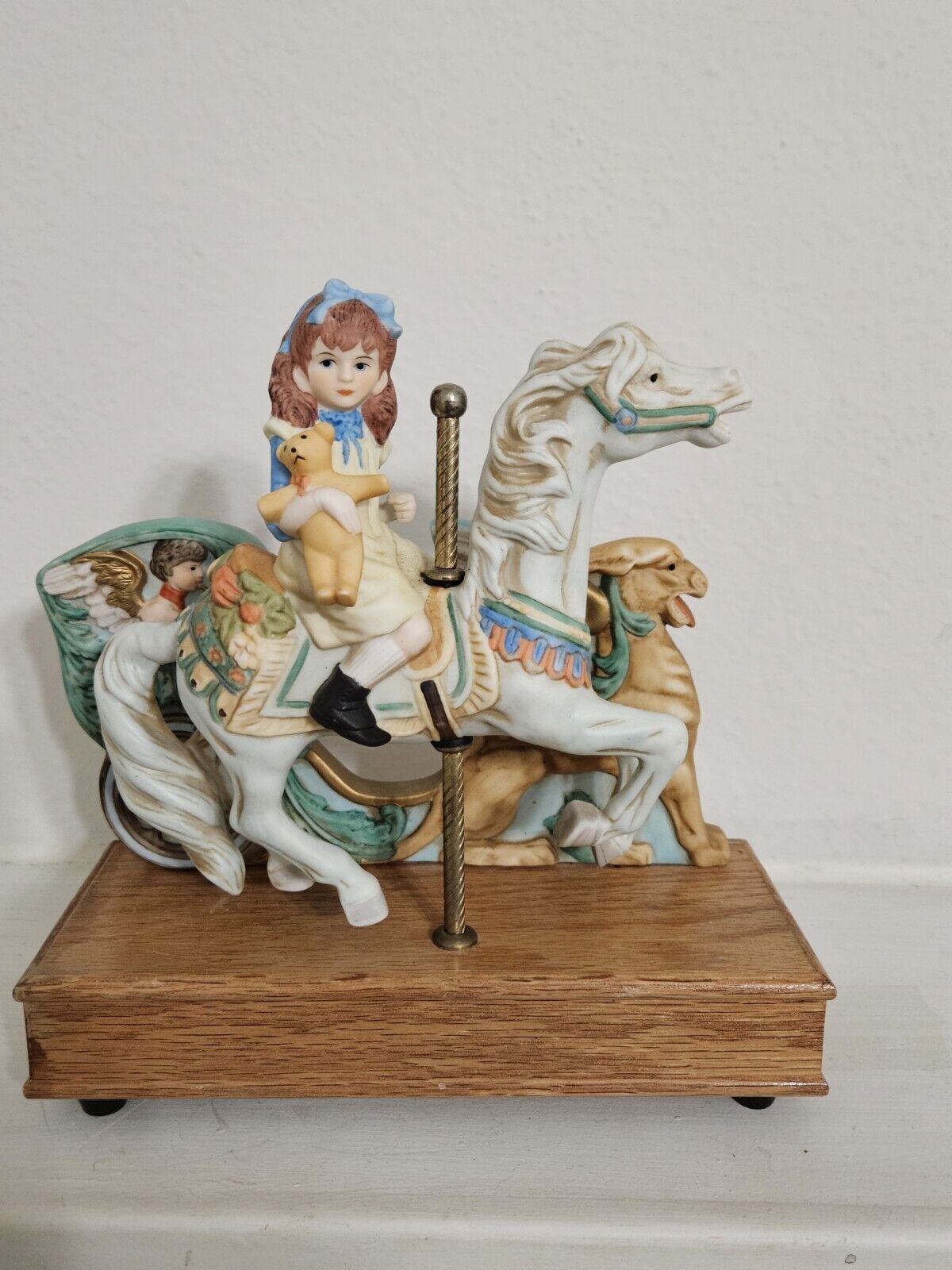 VINTAGE WILLITTS MELODIES CAROUSEL HORSE MUSIC BOX GIRL HOLDING TEDDY BEAR WORKS