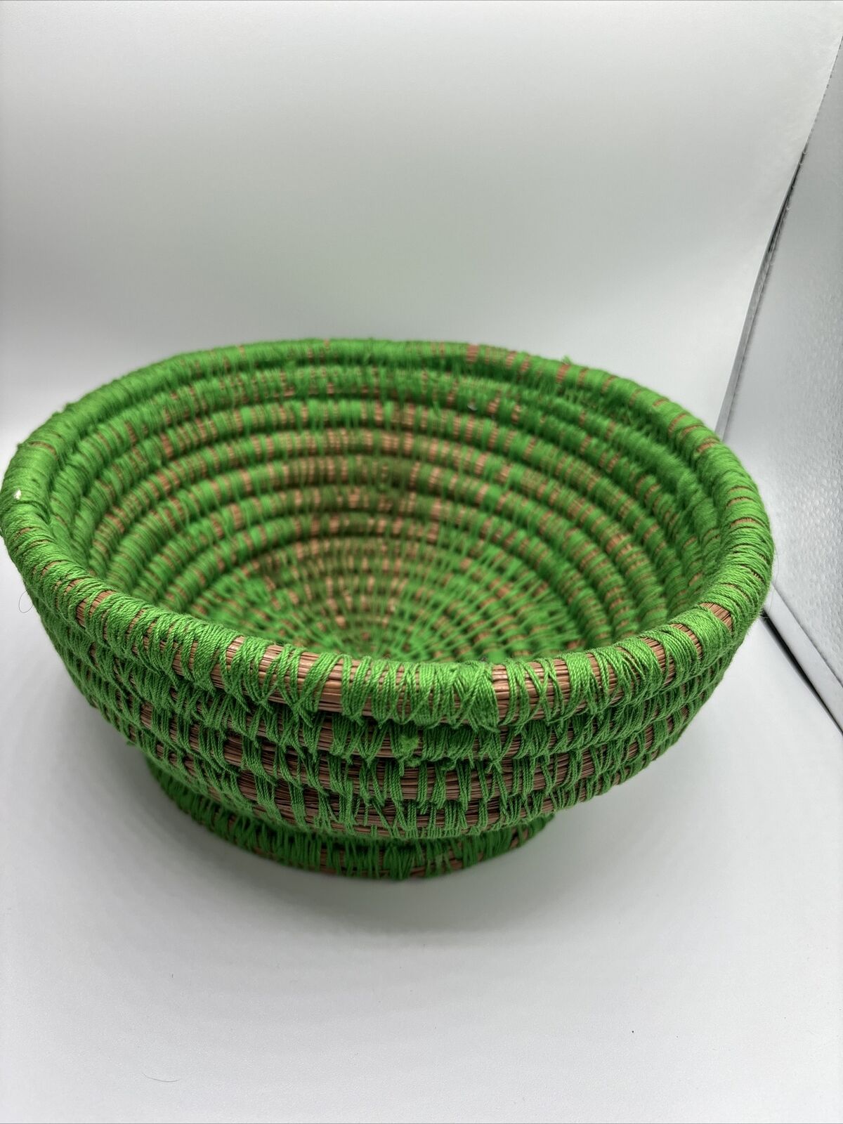Handmade 10” Southern African Sea Grass Woven Basket Boho Poverty Art Green VTG