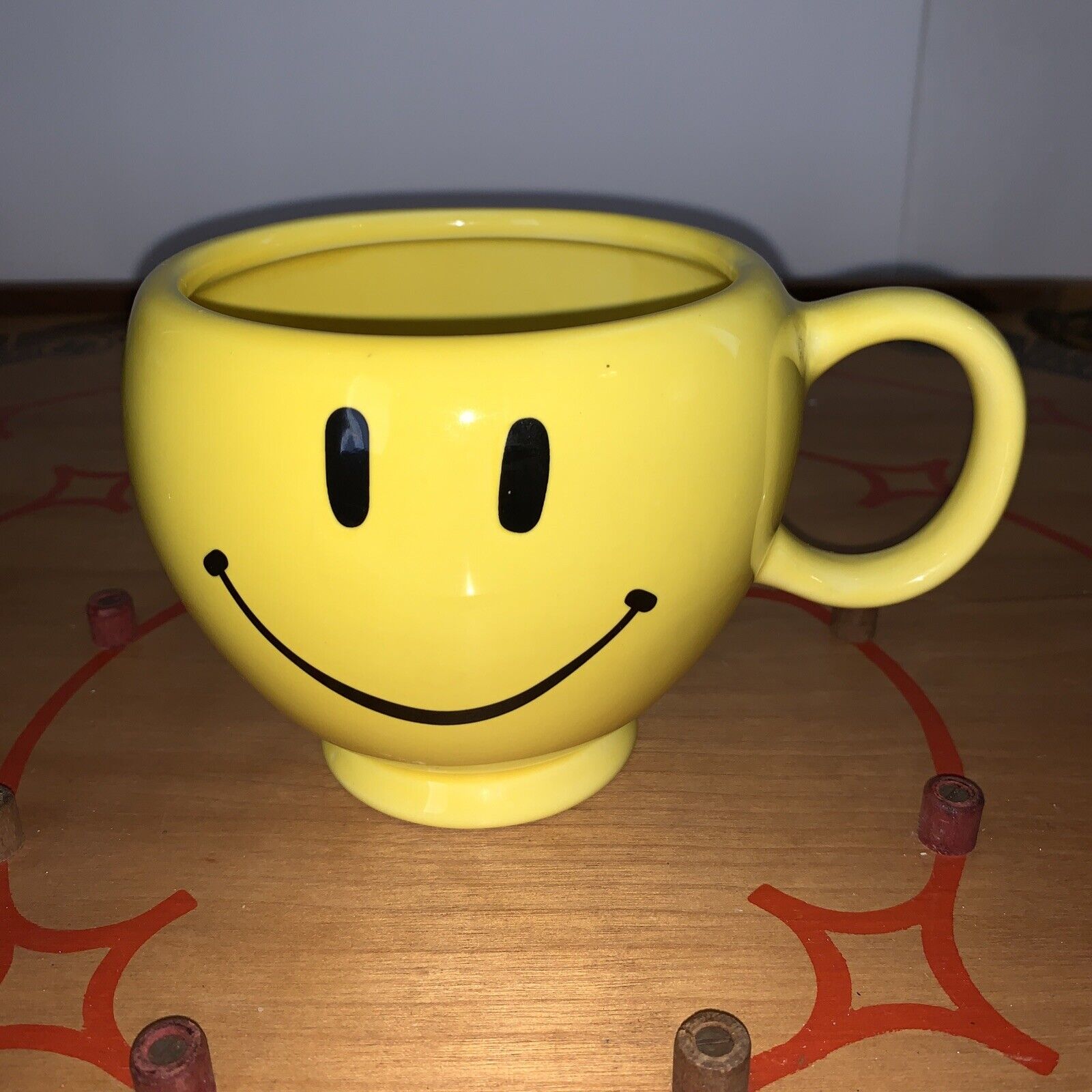 Smiley Face Happy Emoji Coffee Cup Yellow Ceramic Mug Teleflora Gift 16 oz Large