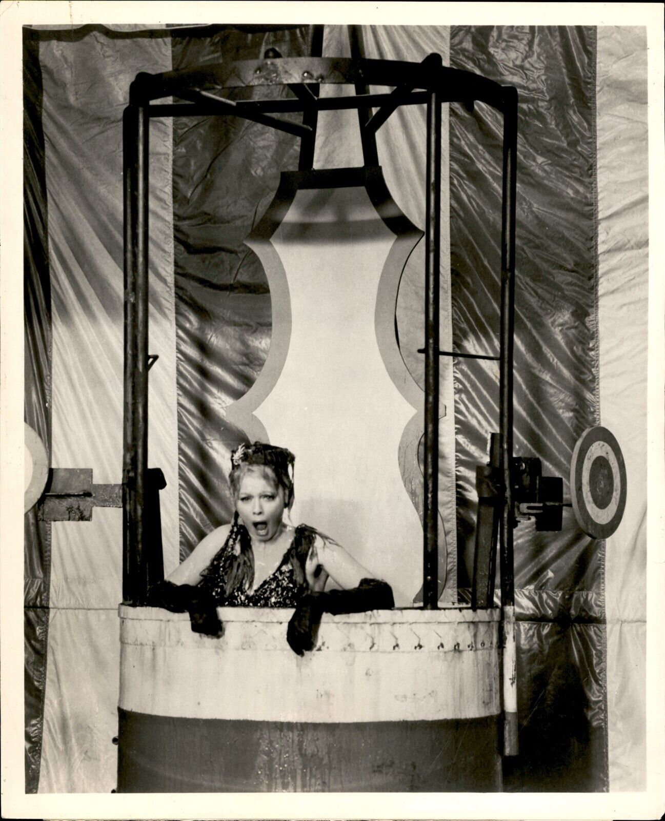 BR9 1971 Original Photo LUCILLE BALL IN DUNK TANK @ CARNIVAL HERE\'S LUCY RARE TV