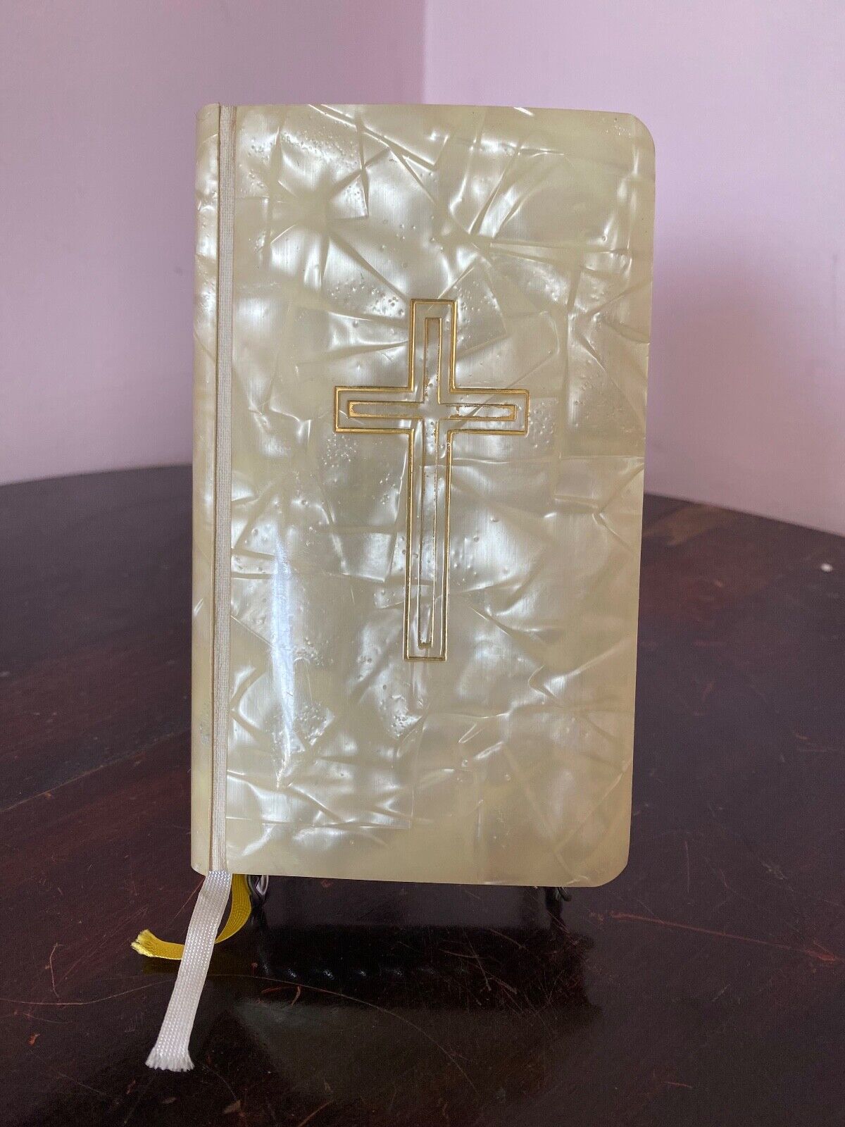 RAREST 1951 Mother of Pearl case - CRUCIFIX INSIDE COVER - used once - VINTAGE