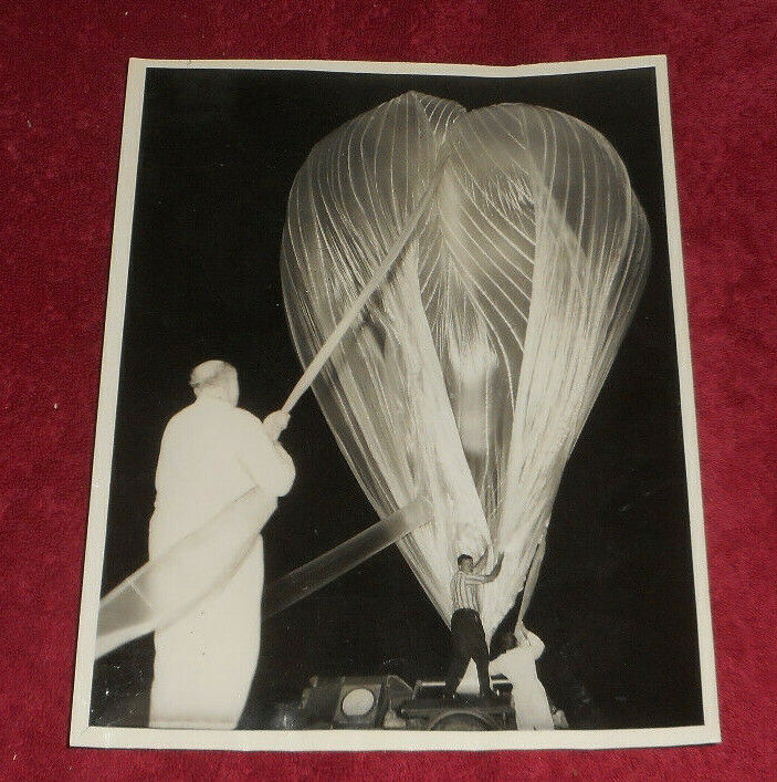 1969 Press Photo Cosmic Ray Research Balloon Inflation Parkes Australia