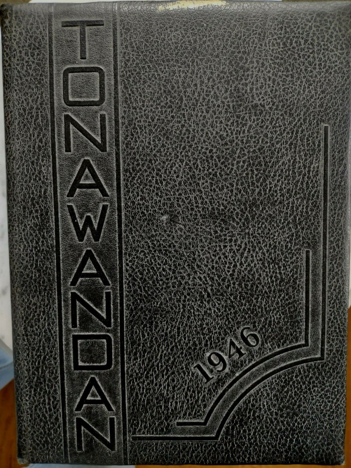 1946 Tonawanda NY High School Yearbook - TONAWANDAN / Photos