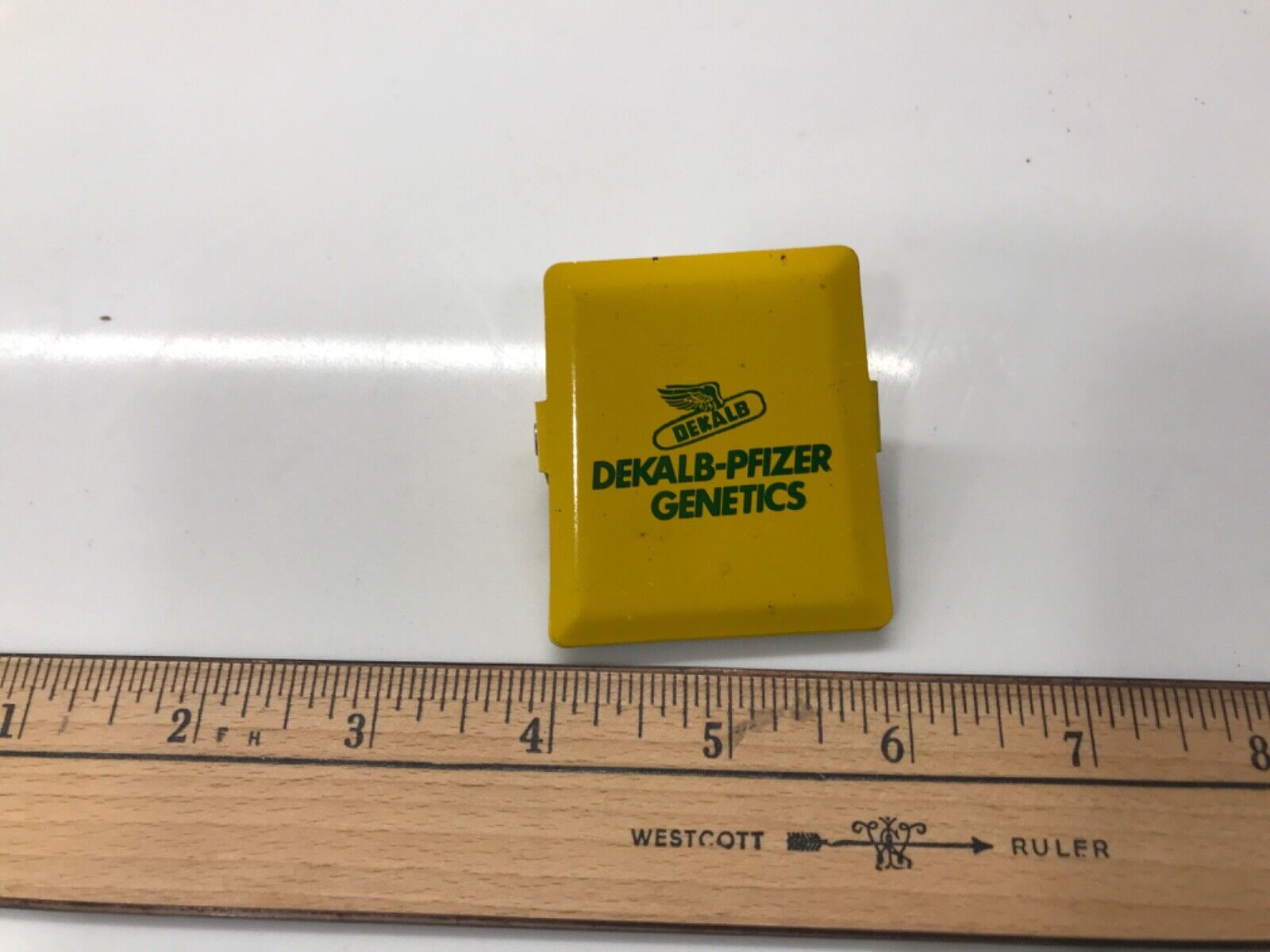 DeKalb-Pfizer Genetics Metal Magnetic Clip - free postage