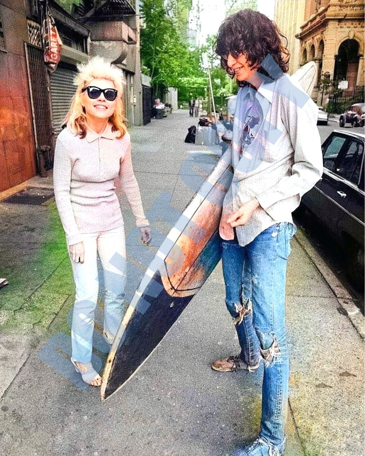 1977 Blondie Debbie Harry Joey Ramone With Surfboard In New York City 8x10 Photo