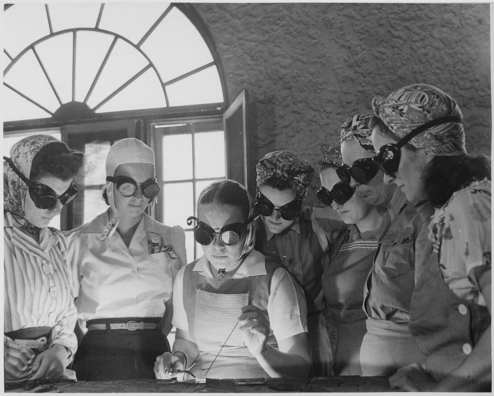 WW2 War Time 8X10 Photo Women from central Florida learning war work 1942