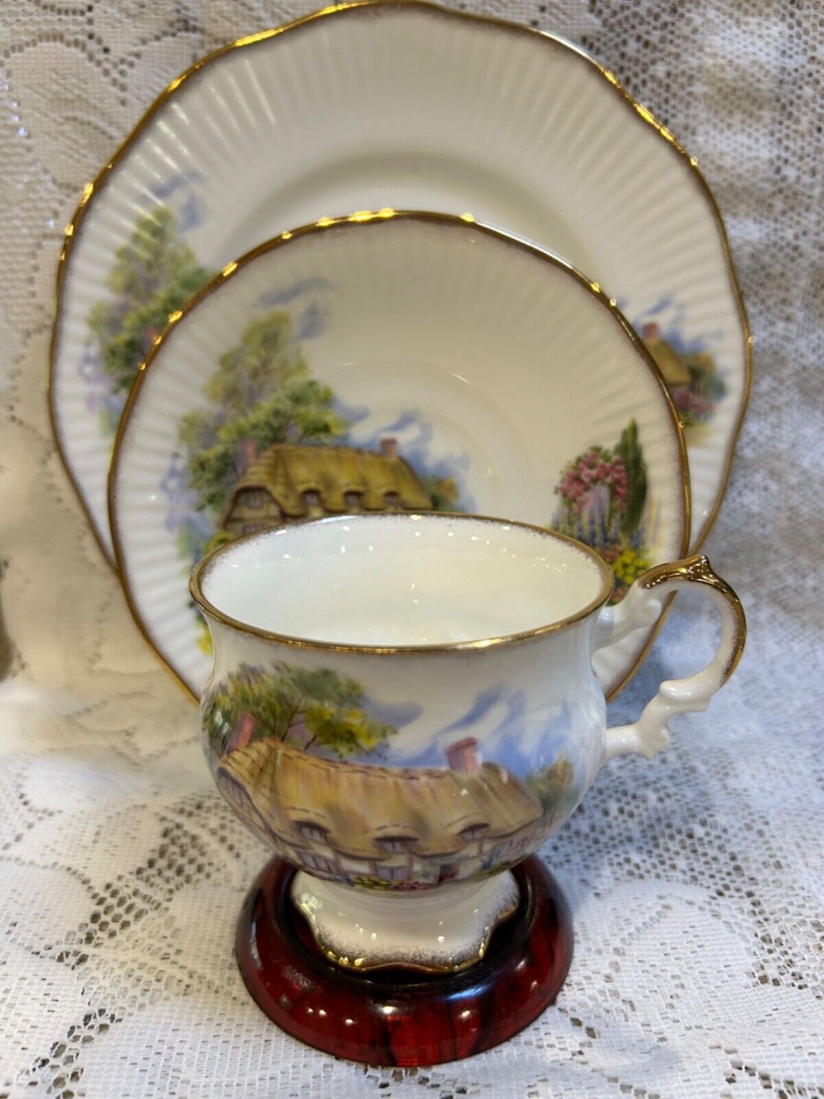 Elizabethan Trio Tea Cup, Saucer & Side Plate/Country Cottage Fine Bone China
